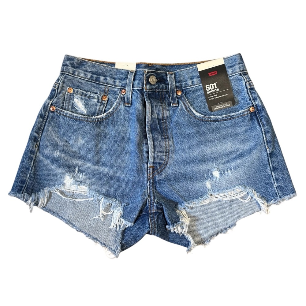 NWT Levi’s 501 shorts. High rise, fitted through the hip. Size 26